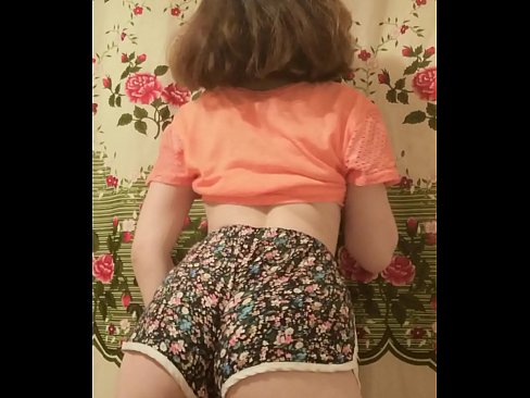 ❤️ セクシーな若いベイブがカメラでショーツを脱ぐ ❤️❌ ポルノfb ❌️